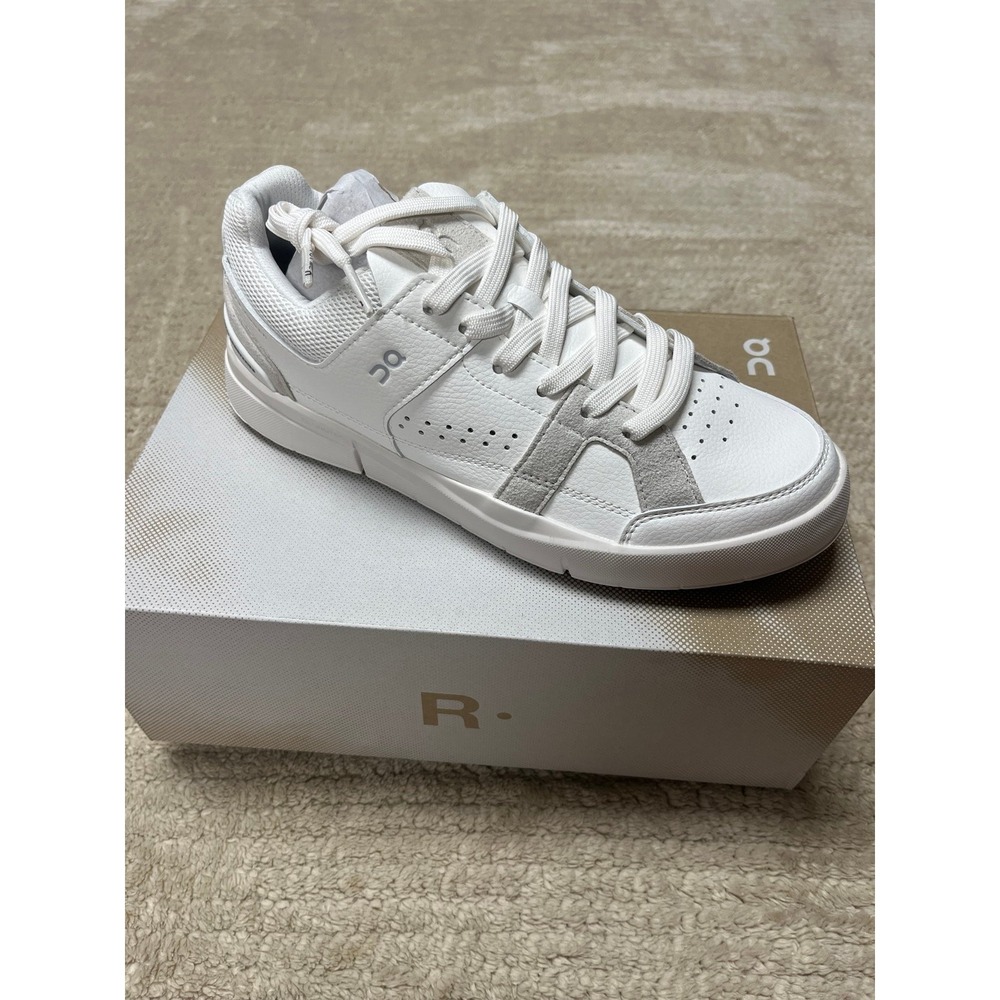 On cloud The Roger Clubhouse Womens in color white/sand size 8 100% authentic